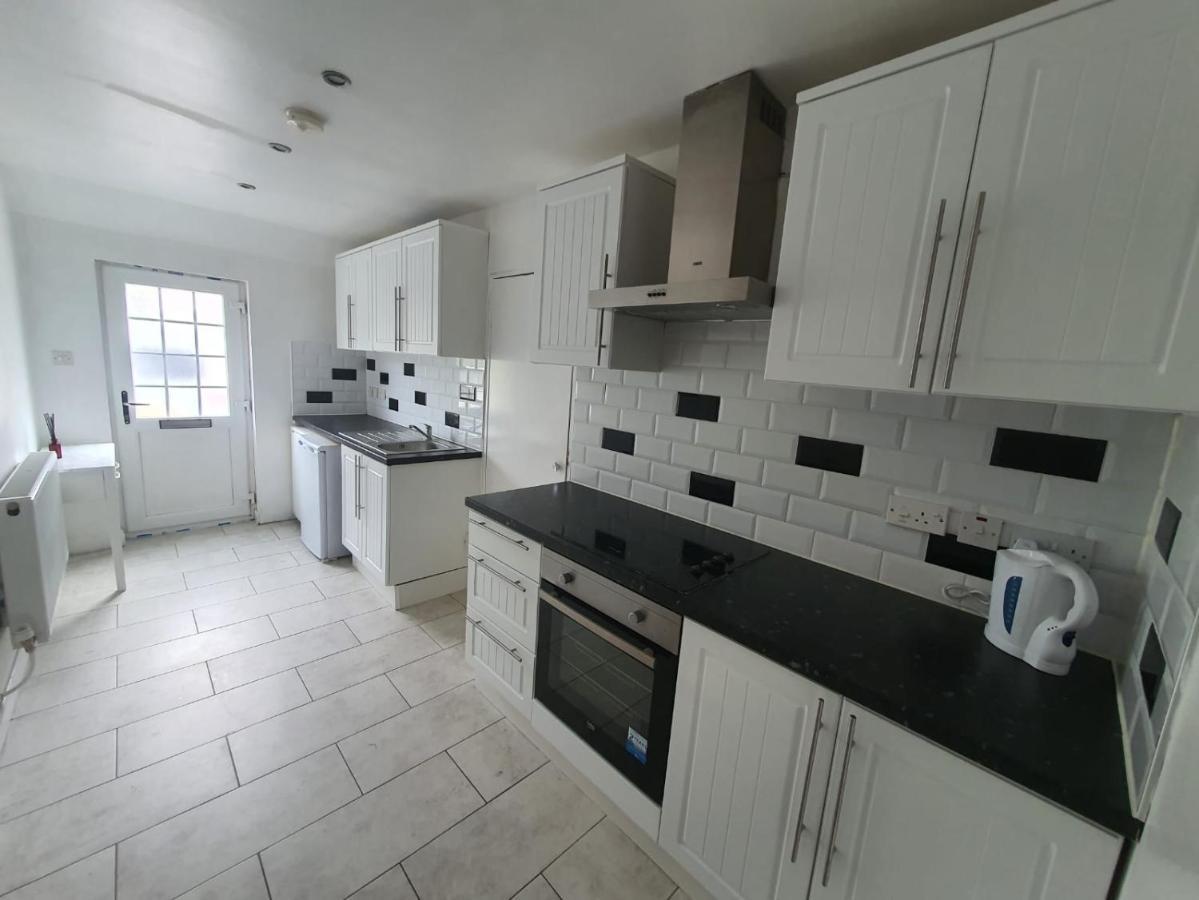 Chantilly Apartment Ickenham Екстериор снимка