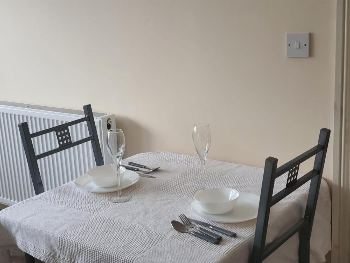Chantilly Apartment Ickenham Екстериор снимка